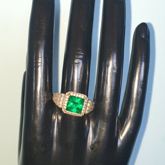 Emerald‎ Green and Silver Women's Ring - Picture 2 of 11